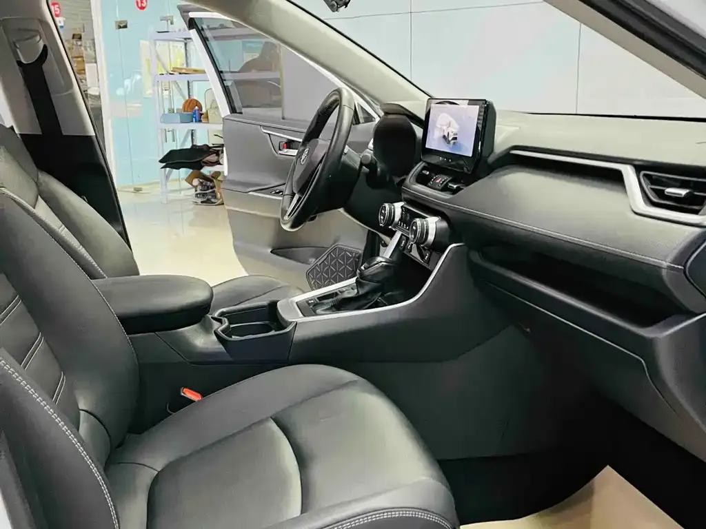 Toyota RAV4 2024 из CN, фото 6