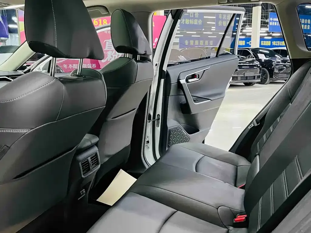 Toyota RAV4 2024 из CN, фото 8