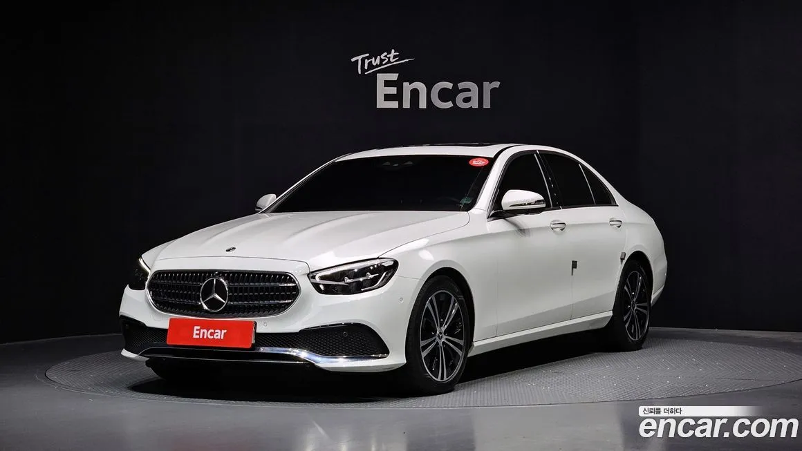 Mercedes-Benz E-Class — фото 1