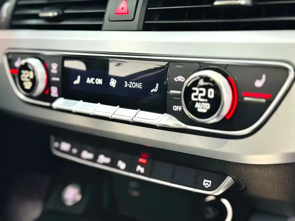 Audi A4L 2023 из CN, фото 6