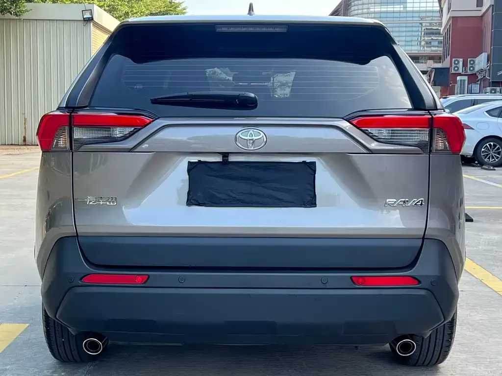 Toyota RAV4 — фото 4
