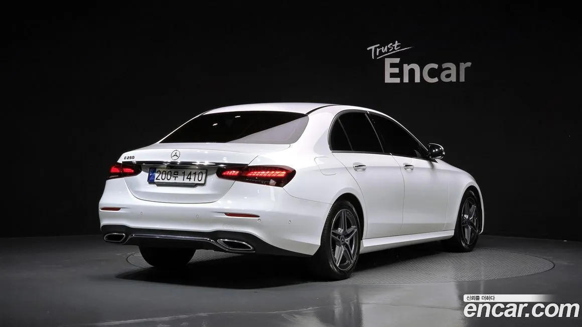 Mercedes-Benz E-Class — фото 2