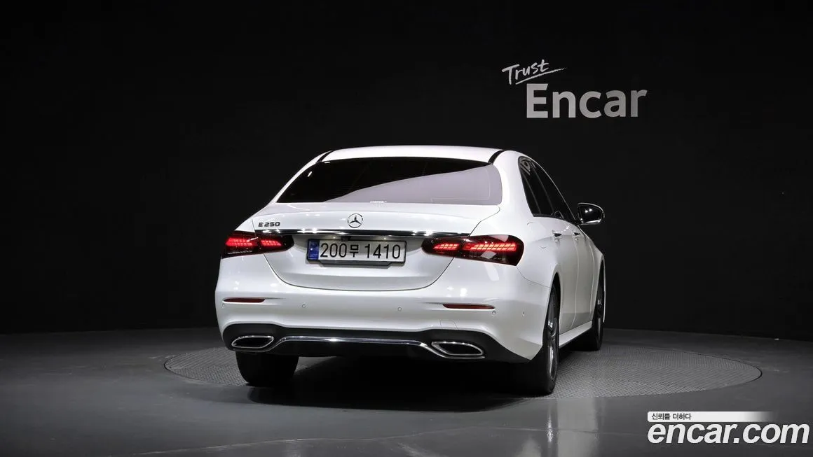 Mercedes-Benz E-Class — фото 4