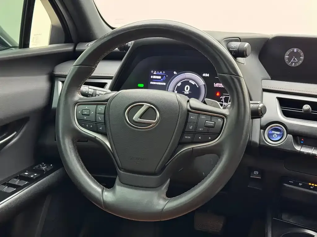 Lexus UX New Energy — фото 8