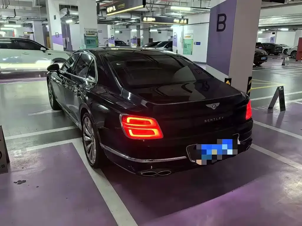 Bentley Flying Spur 2022 из CN, фото 6