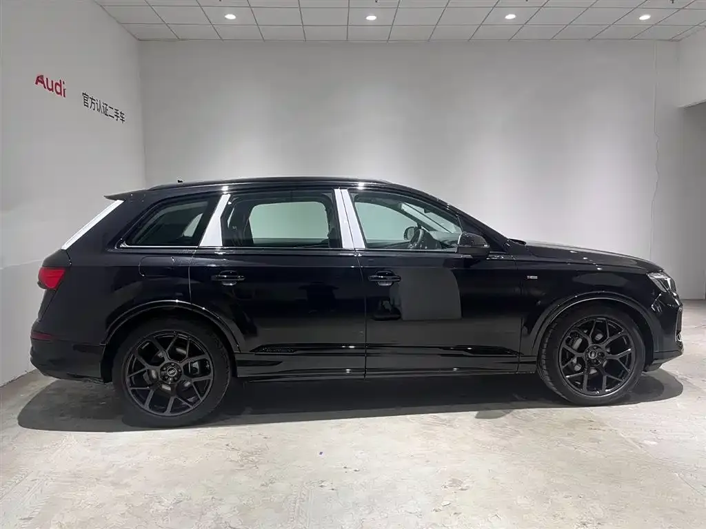 Audi Q7 2025 из CN, фото 4