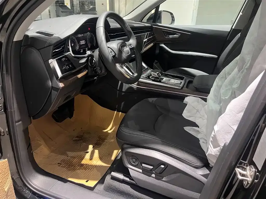 Audi Q7 2025 из CN, фото 7