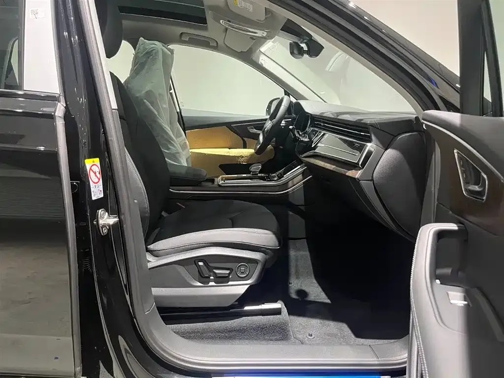 Audi Q7 2025 из CN, фото 9