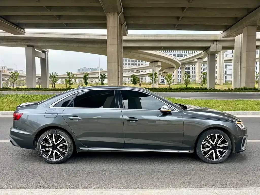 Audi A4L 2022 из CN, фото 5