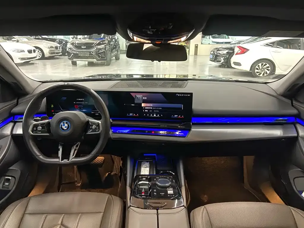 BMW i5 — фото 5