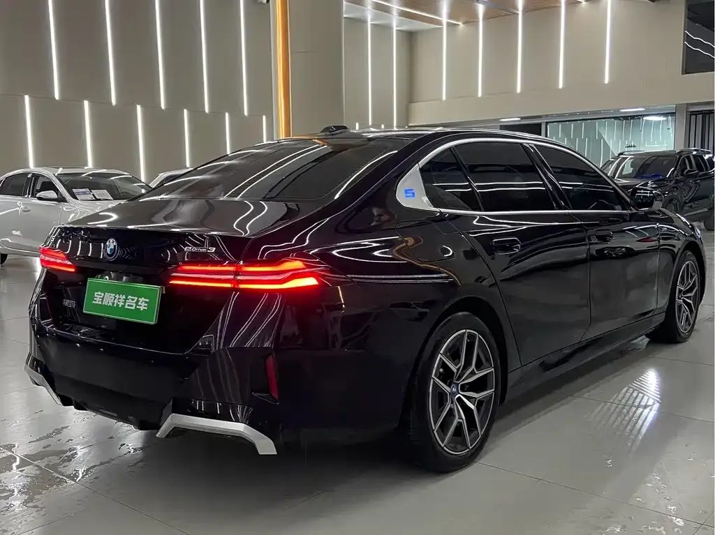 BMW i5 — фото 8