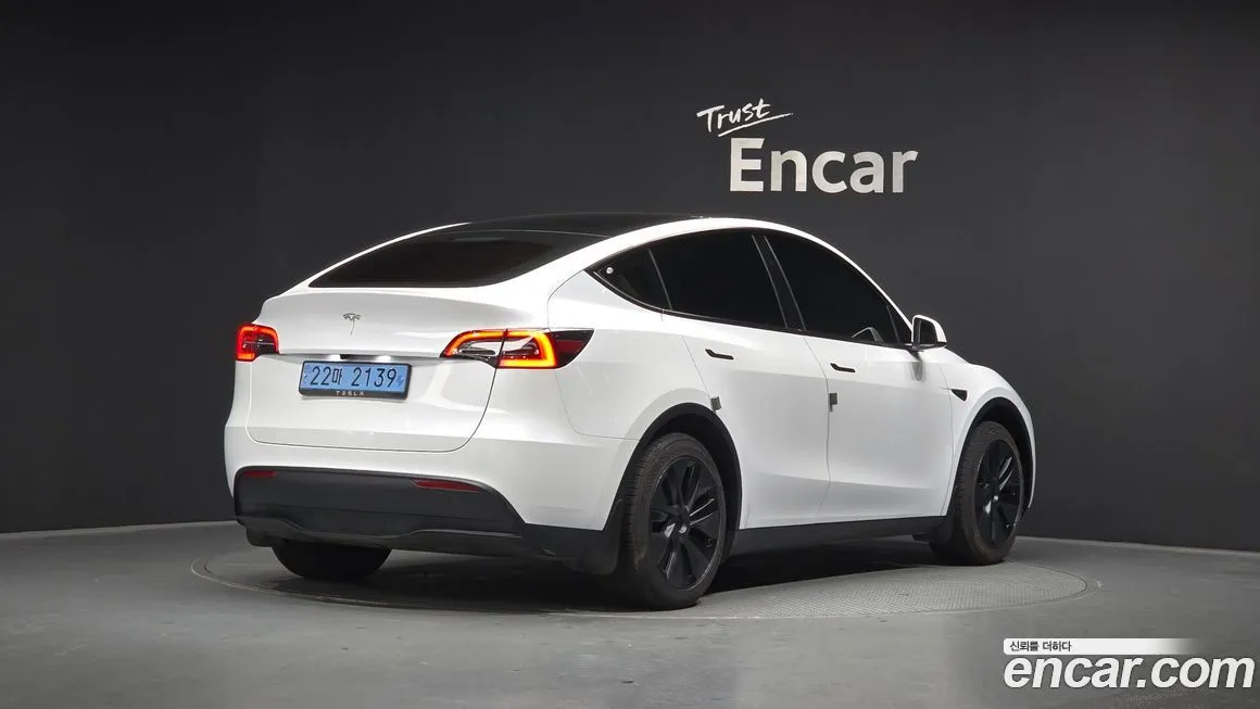 Tesla Model Y — фото 2