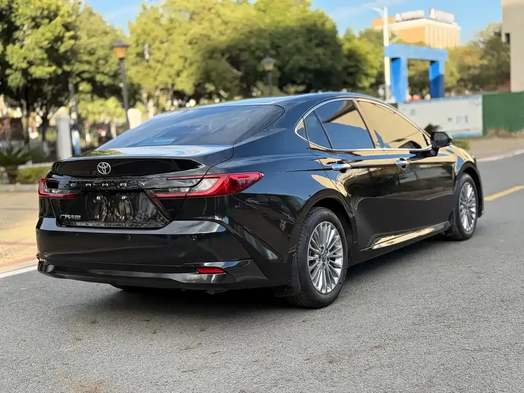 Toyota Camry — фото 10