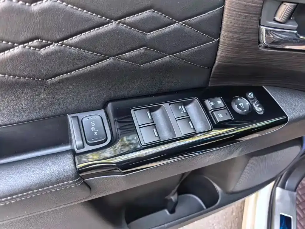 Honda Elysion 2024 из CN, фото 10