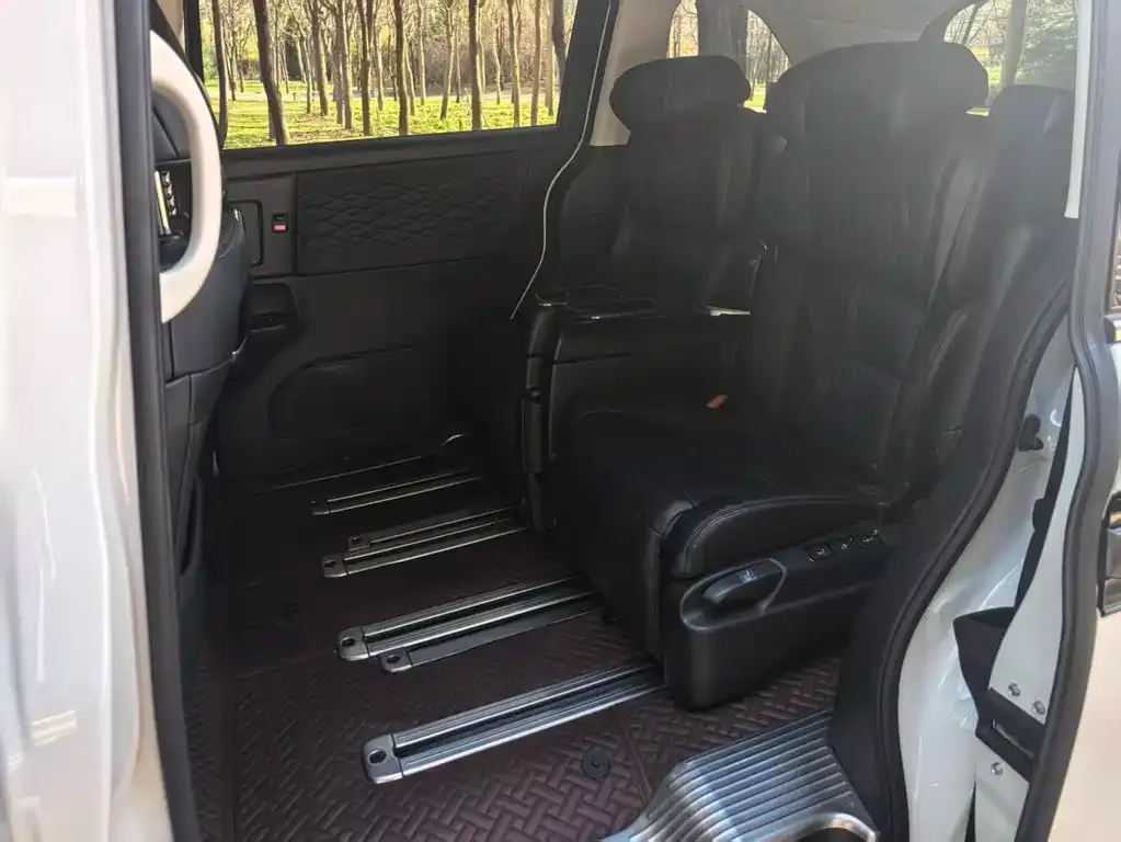 Honda Elysion 2024 из CN, фото 7