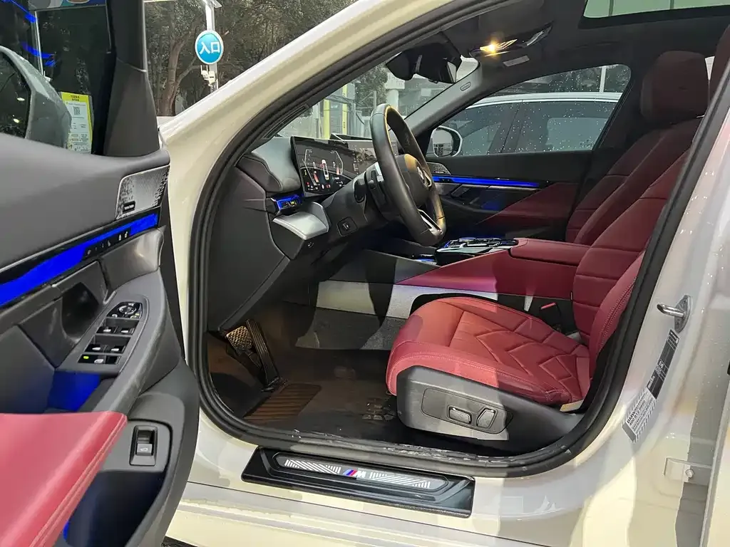 BMW 5 Series 2024 из CN, фото 3