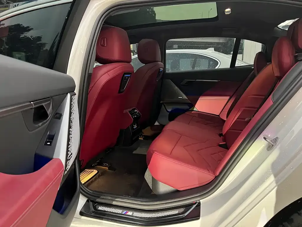 BMW 5 Series 2024 из CN, фото 4