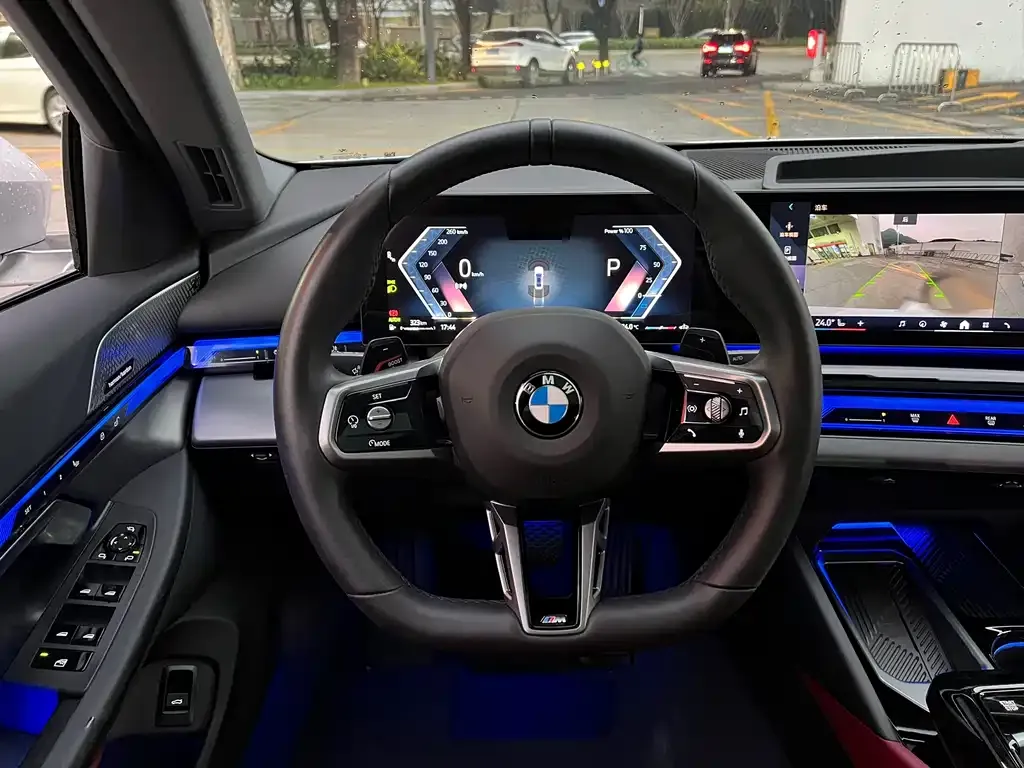 BMW 5 Series 2024 из CN, фото 6