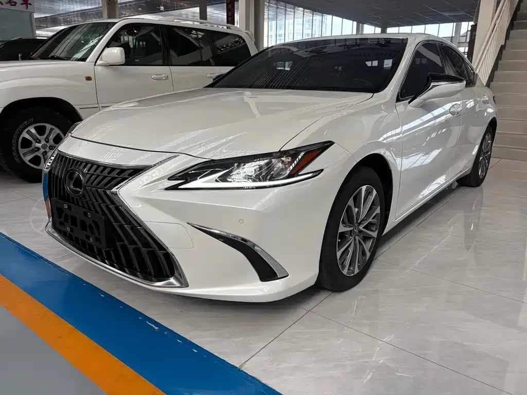 Lexus ES 2023 из CN, фото 2