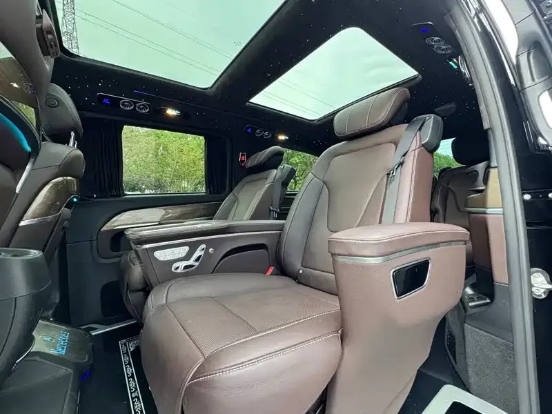 Mercedes-Benz V-Class 2023 из CN, фото 5