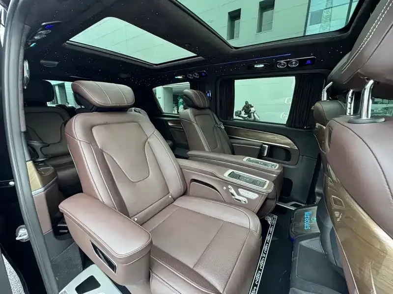 Mercedes-Benz V-Class 2023 из CN, фото 7