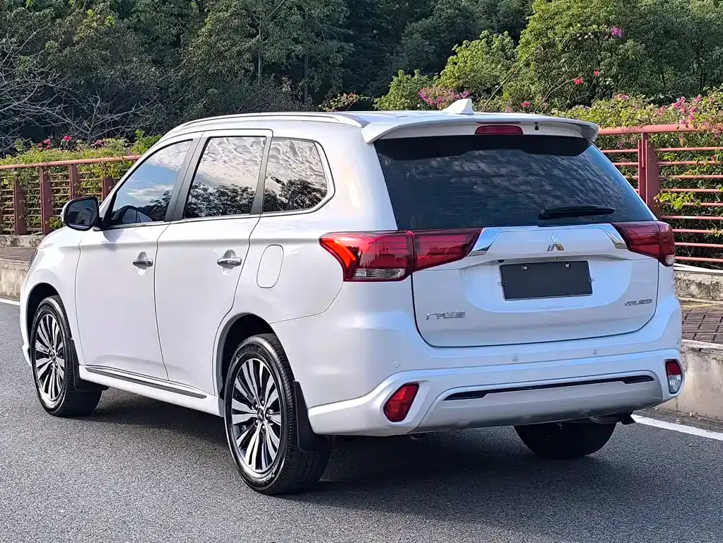 Mitsubishi Outlander 2022 из CN, фото 7