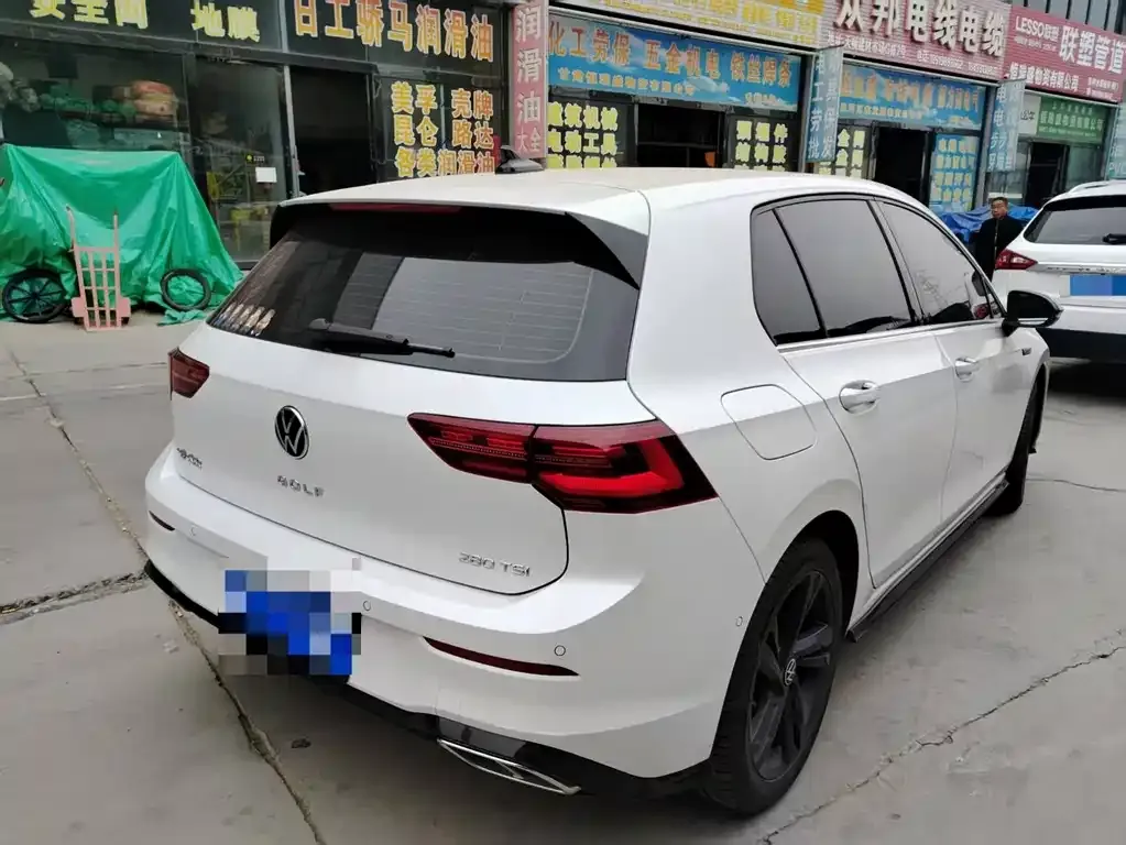 Volkswagen Golf 2023 из CN, фото 2
