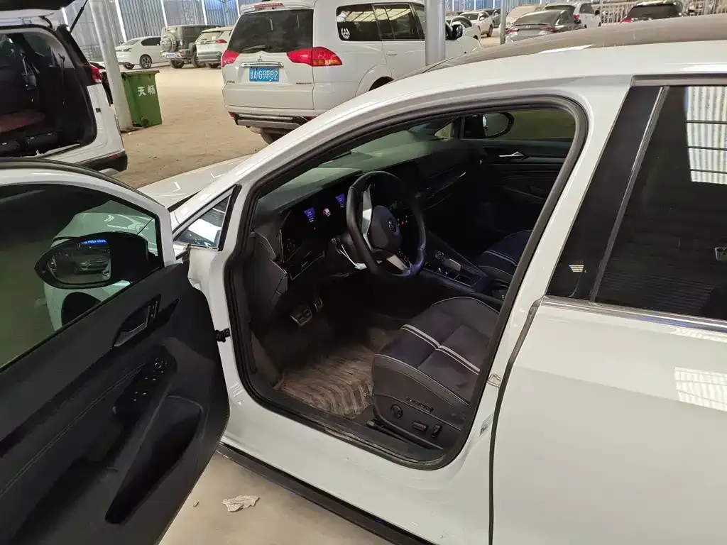 Volkswagen Golf 2023 из CN, фото 7