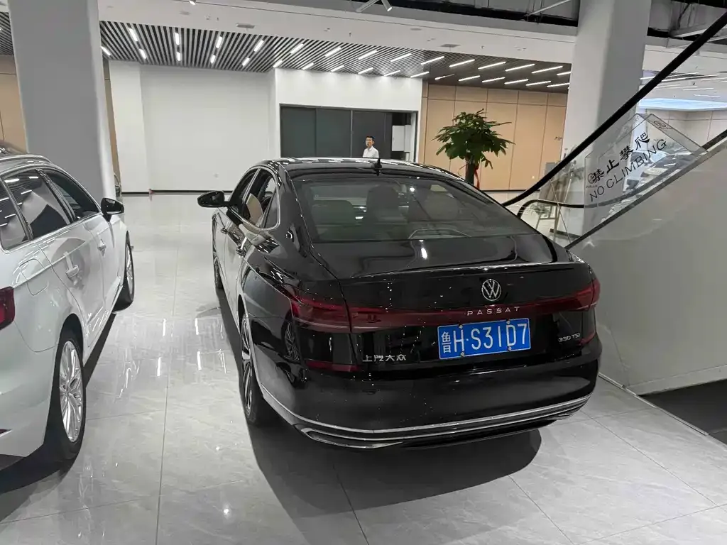 Volkswagen Passat 2021 из CN, фото 2