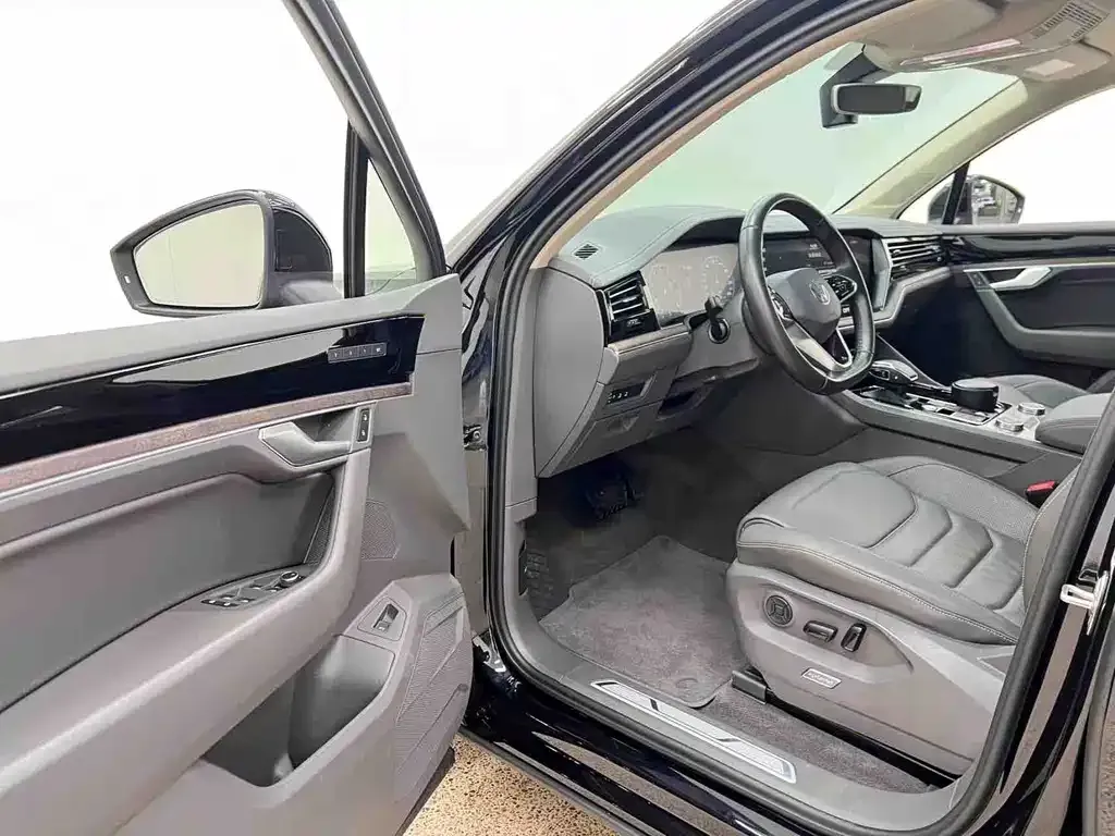Volkswagen Touareg 2023 из CN, фото 10