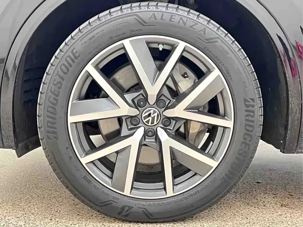 Volkswagen Touareg 2023 из CN, фото 5