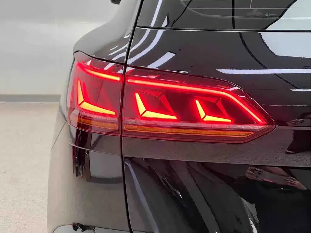 Volkswagen Touareg 2023 из CN, фото 7