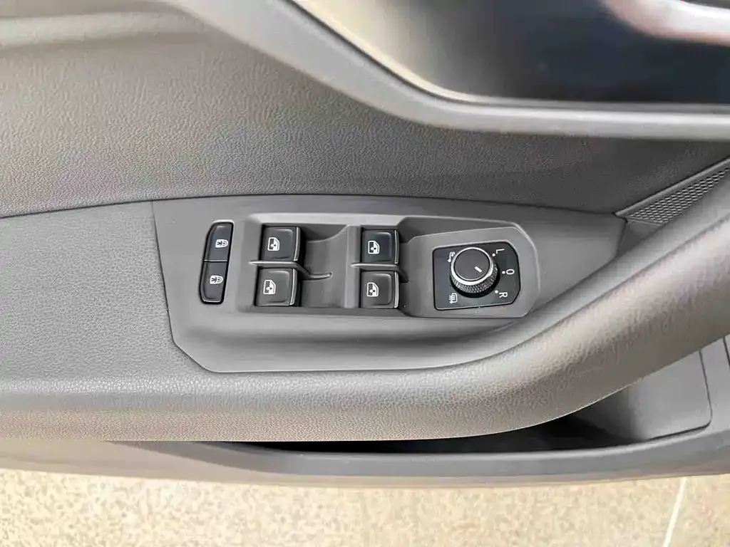 Volkswagen Touareg 2023 из CN, фото 9