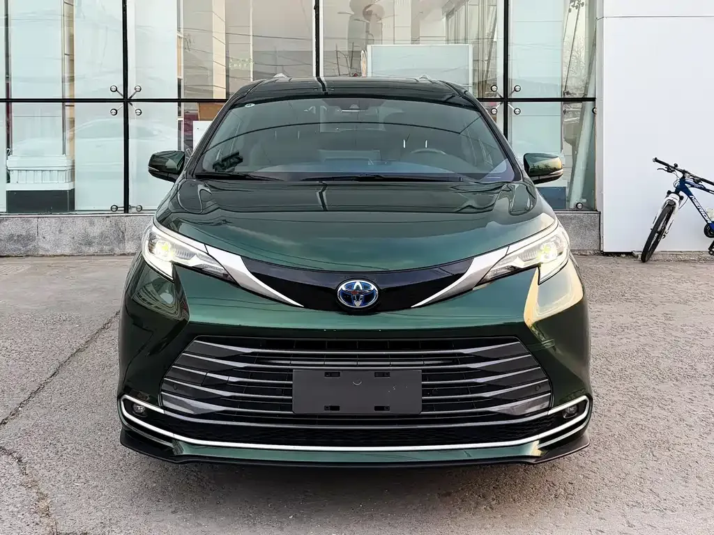 Toyota Sienna 2022 из CN, фото 2