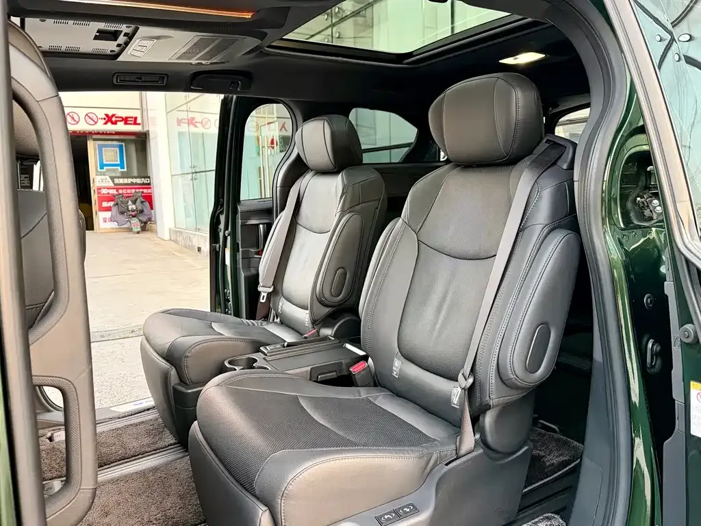 Toyota Sienna 2022 из CN, фото 6