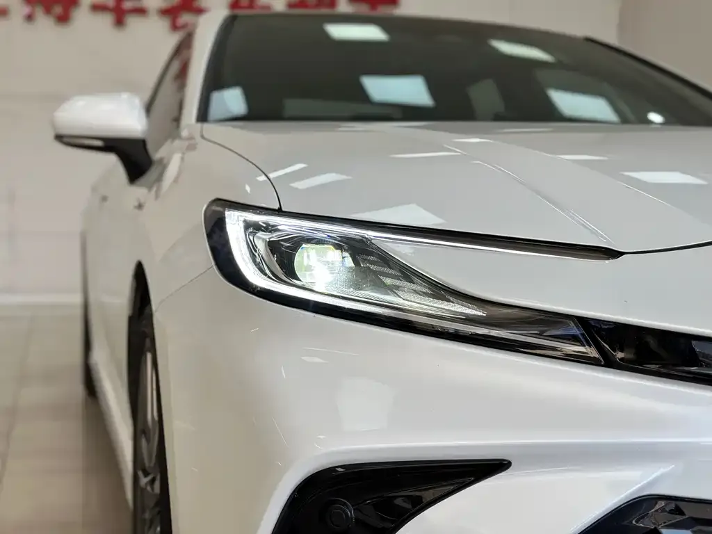 Toyota Camry — фото 4