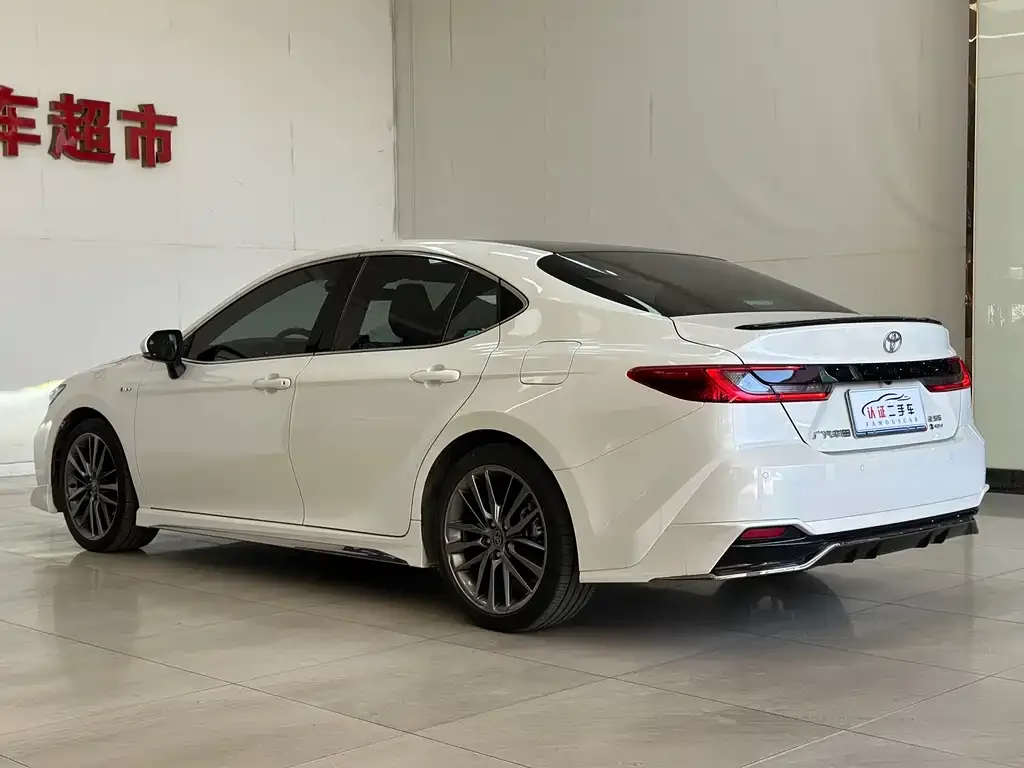 Toyota Camry — фото 7