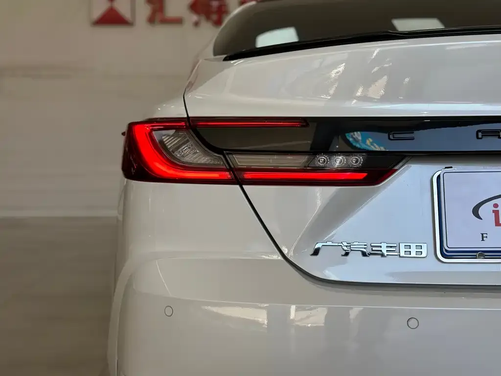Toyota Camry — фото 8