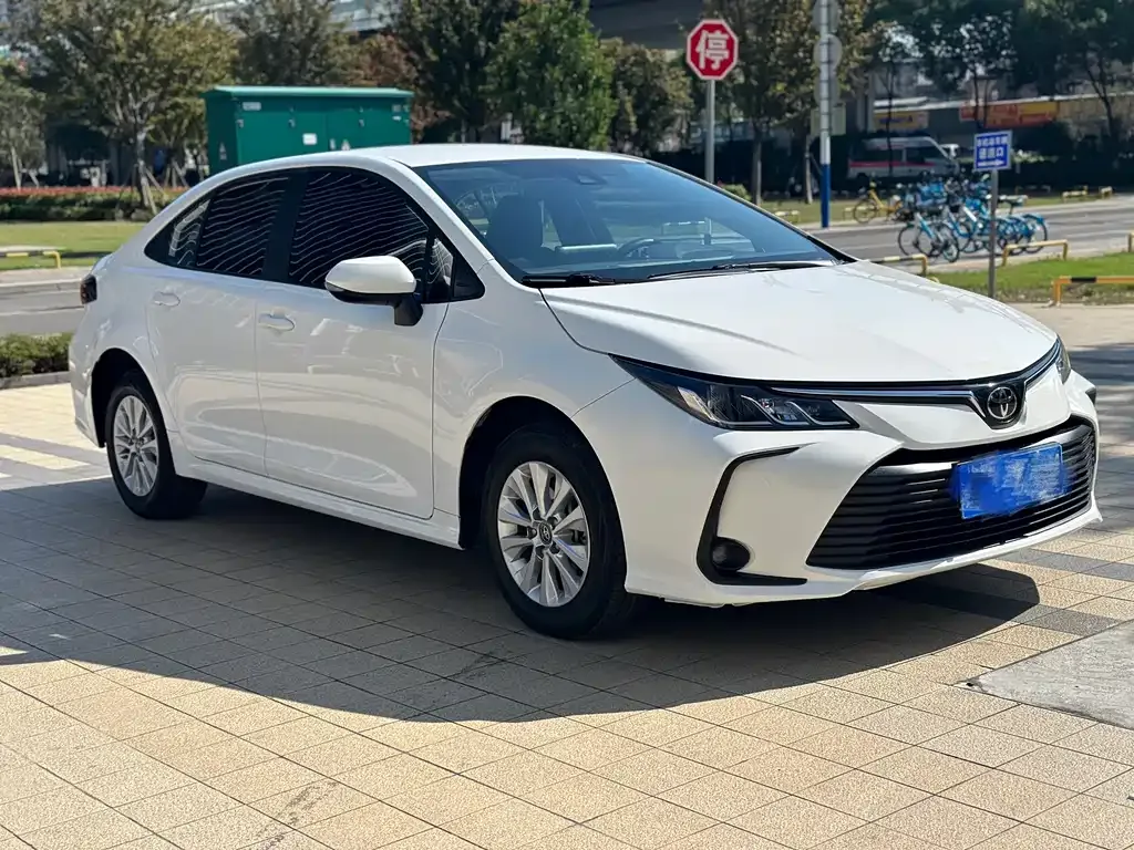Toyota Corolla 2023 из CN, фото 1