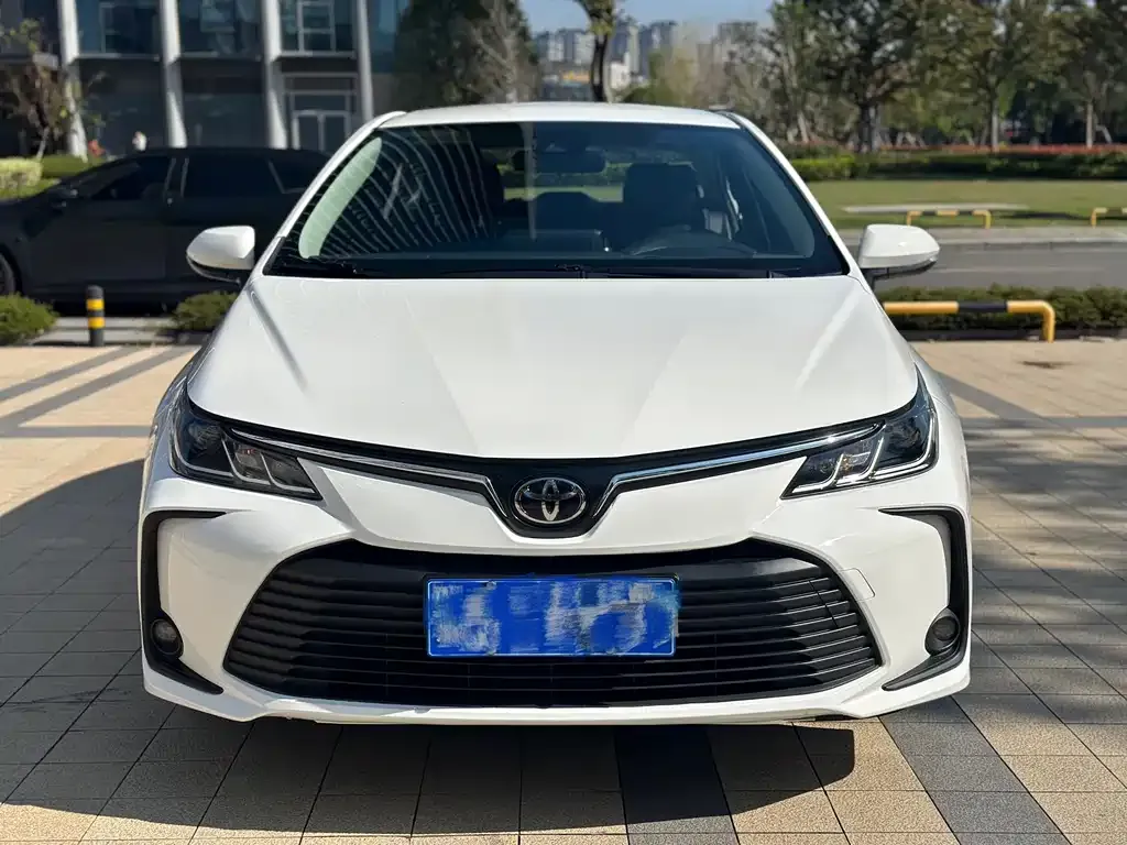 Toyota Corolla 2023 из CN, фото 2