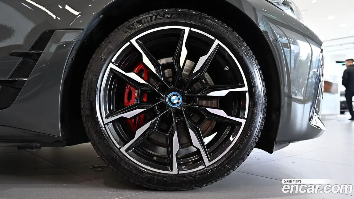 BMW i4 — фото 5