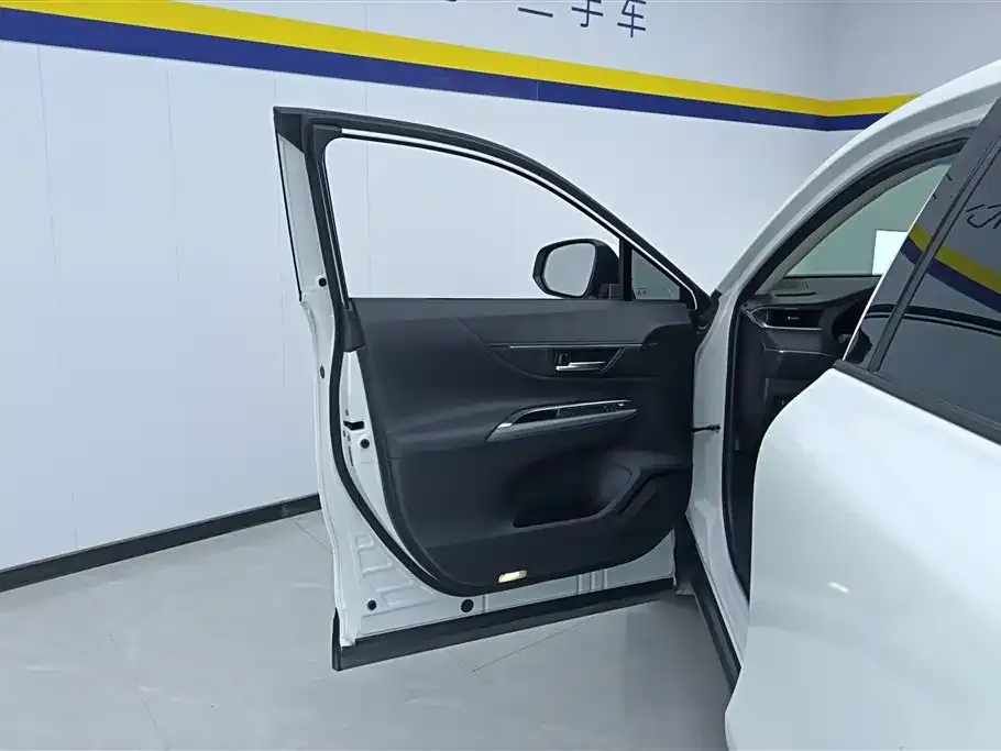 Toyota Venza 2023 из CN, фото 7
