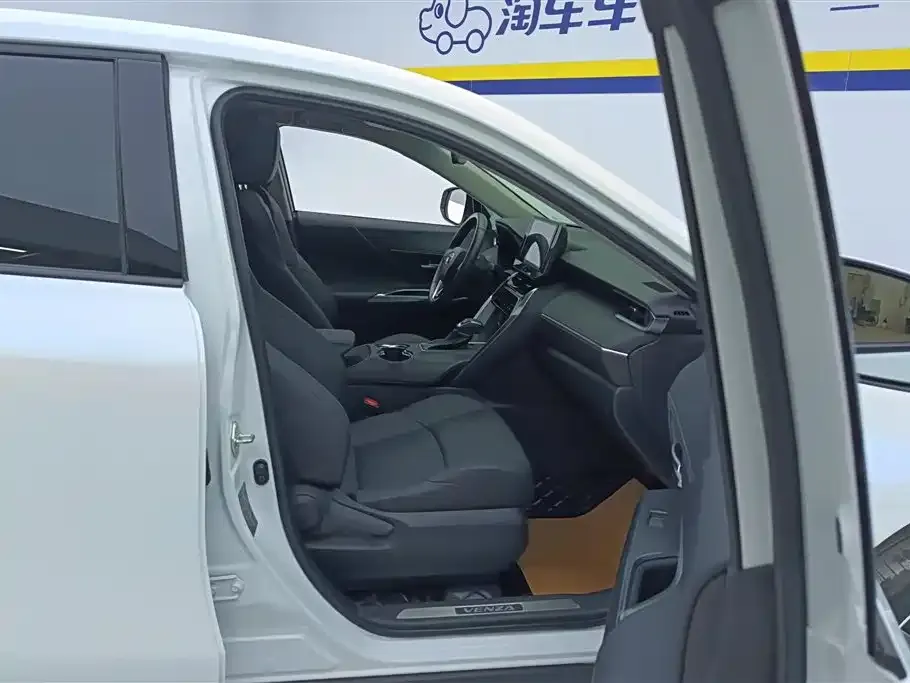 Toyota Venza 2023 из CN, фото 8