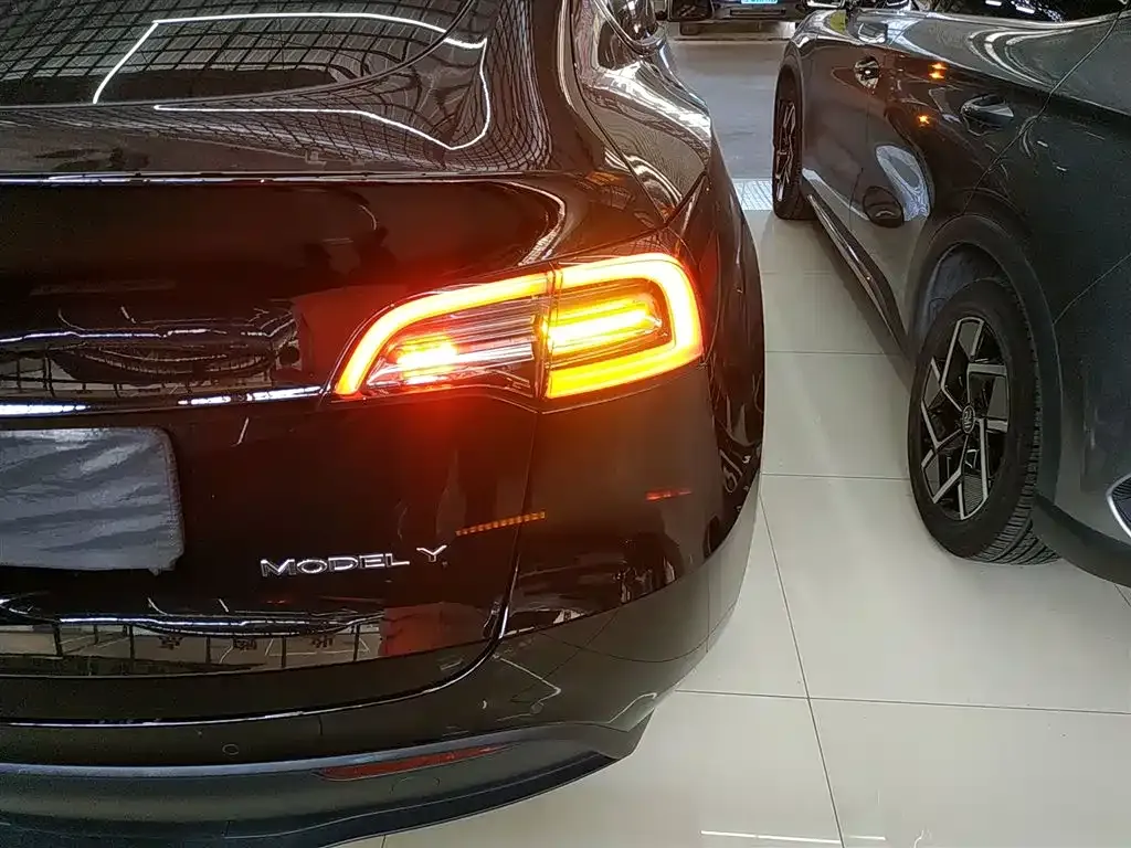Tesla Model Y 2023 из CN, фото 8