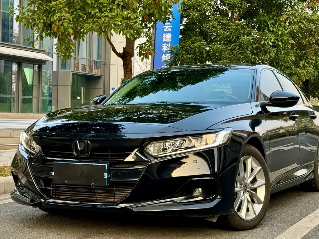 Honda Accord — фото 1