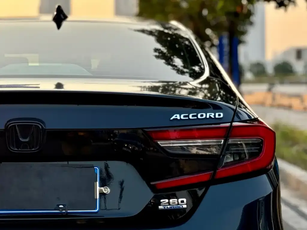 Honda Accord — фото 10