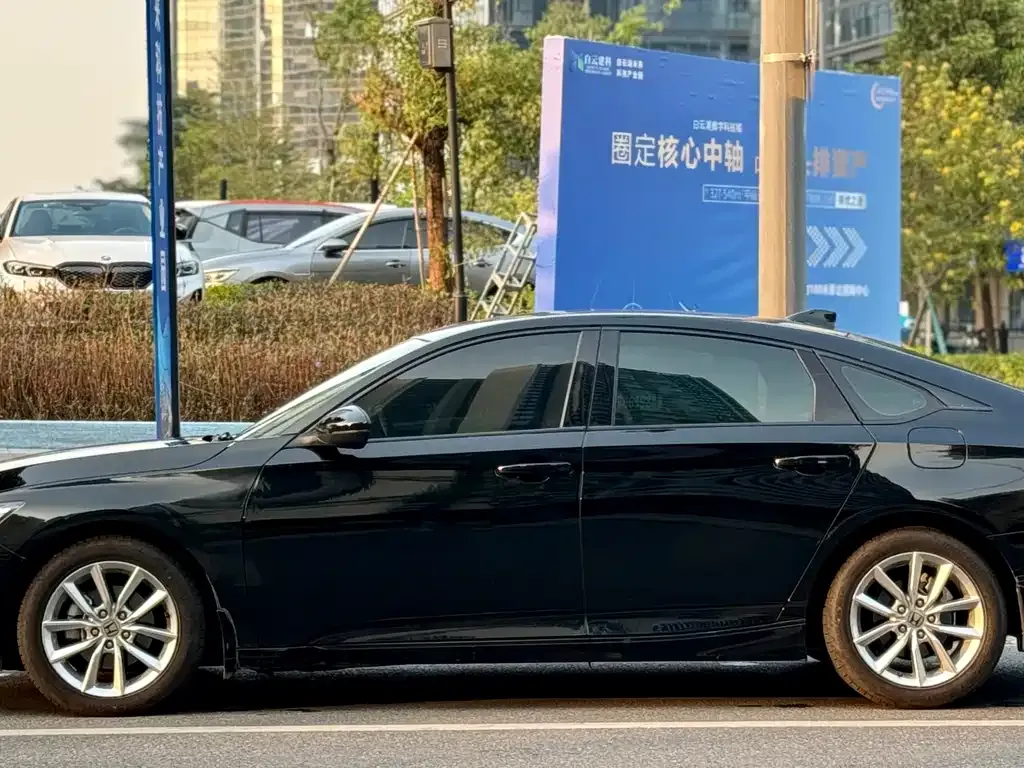 Honda Accord — фото 9