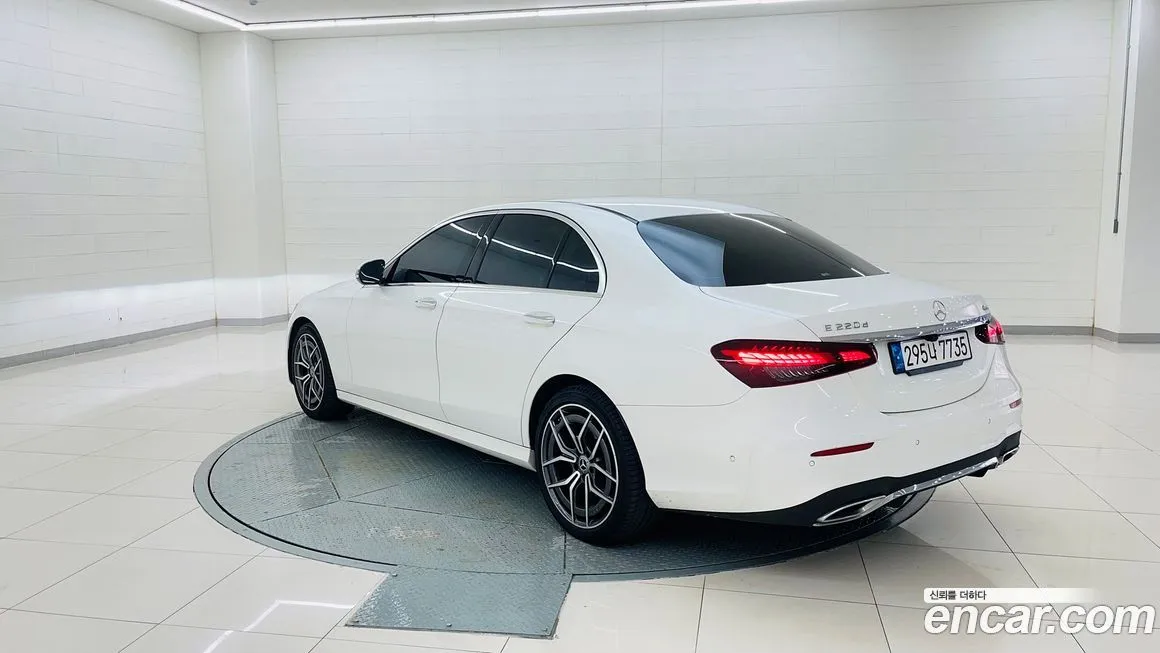 Mercedes-Benz E-Class — фото 3