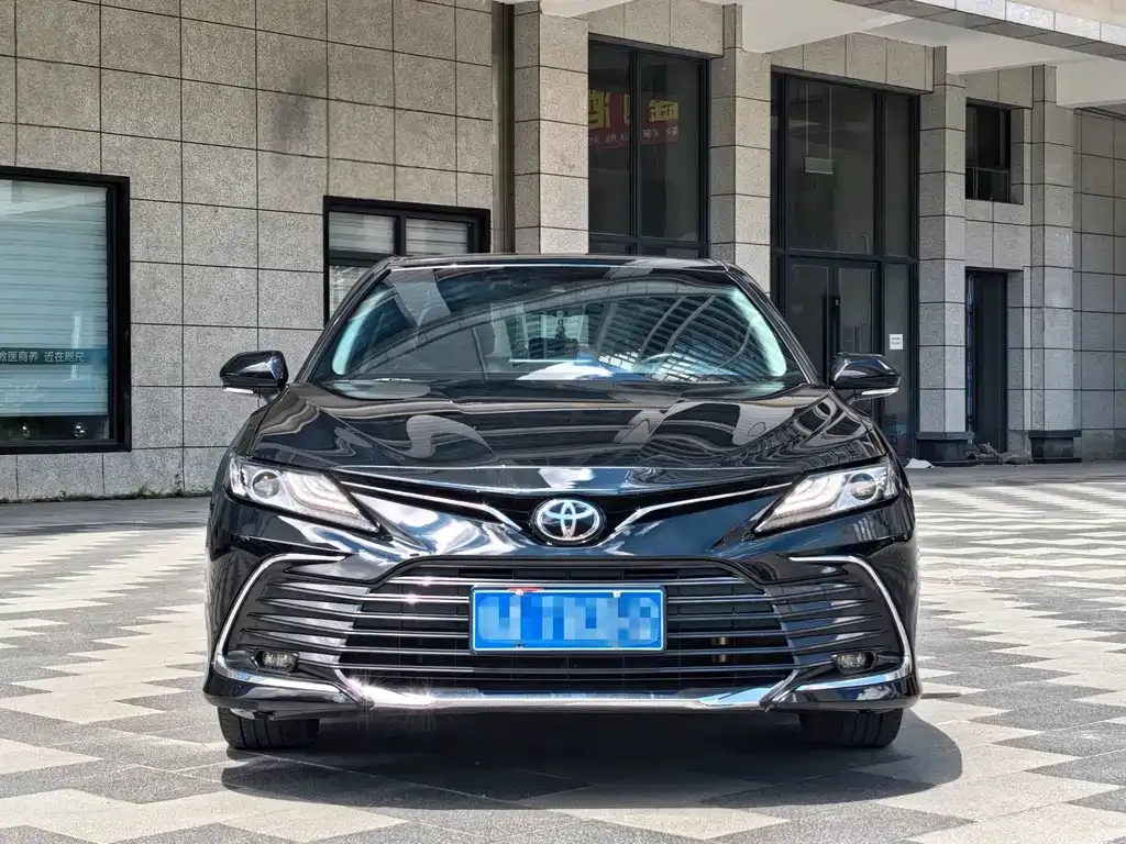 Toyota Camry — фото 2
