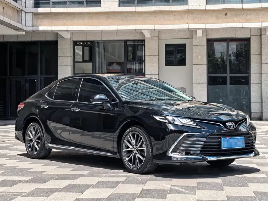 Toyota Camry — фото 3